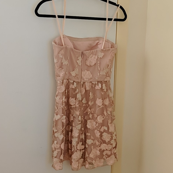 BCBGMAXAZRIA dress in brand new condition - Picture 2 of 3